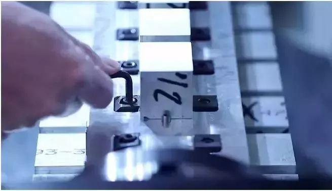 【新手必看】3軸、3+2軸、5軸加工的區(qū)別是什么？(圖14)